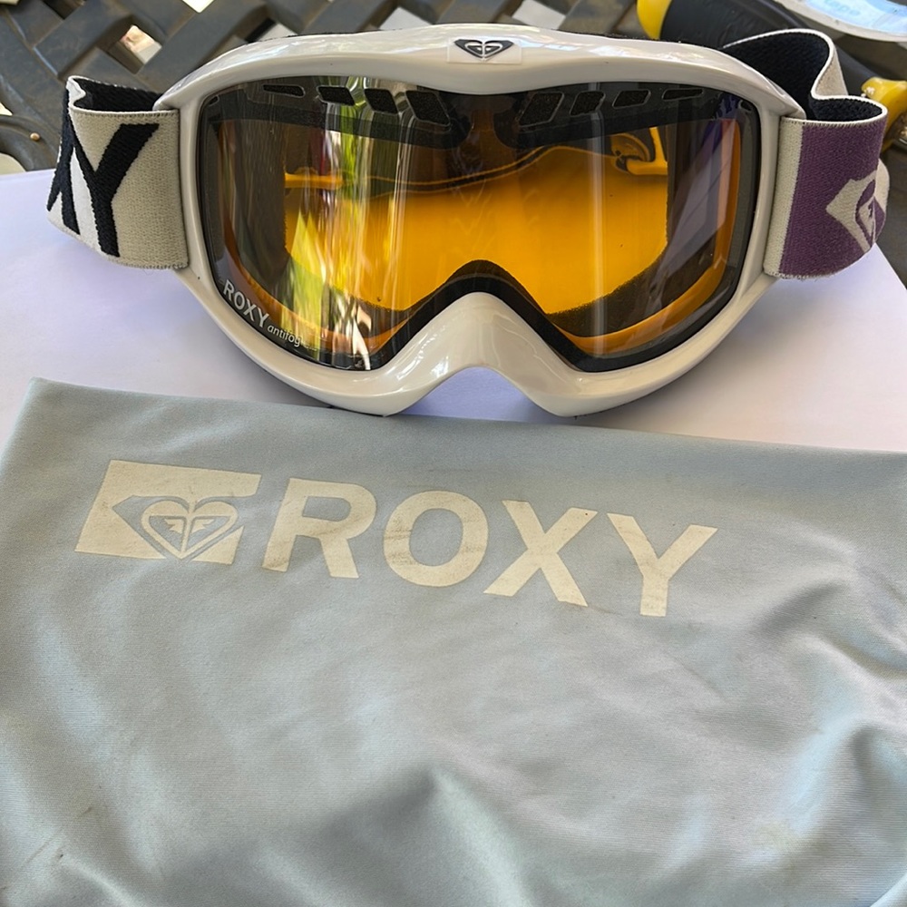 ROXY some a snowboard googles